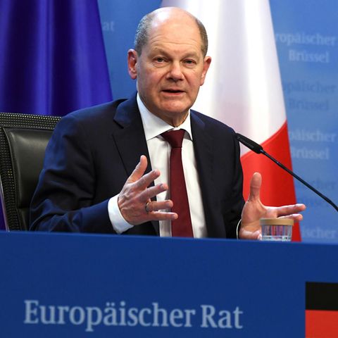 Bundeskanzler Olaf Scholz bei einer Pressekonferenz zum Abschluss des EU-Gipfels in Brüssel
