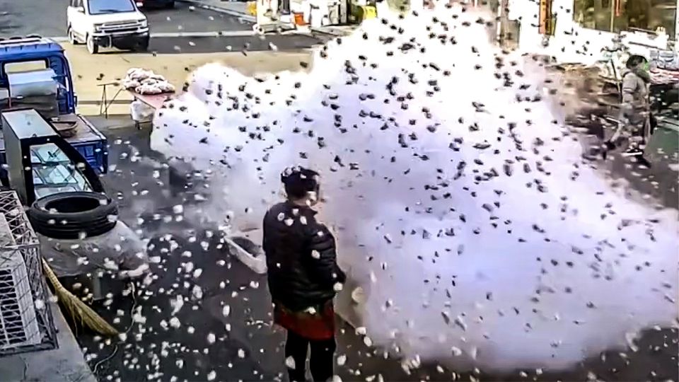 Popcorn-Explosion auf Straße: Verkäufer fliegt Maschine in die Luft