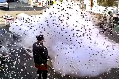 Popcorn-Explosion auf Straße: Verkäufer fliegt Maschine in die Luft