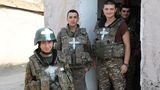 Die jüngsten Soldaten sind noch Teenager.