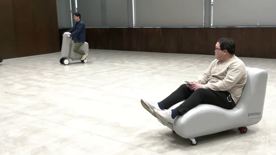 Video: Auf dem Sofa zur Arbeit Video: Auf dem Sofa zur Arbeit