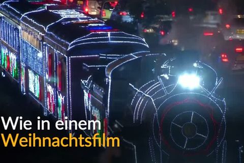 Video: Weihnachtszug lässt Kinderherzen höher schlagen