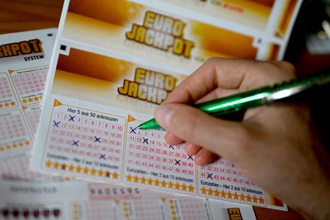 Eurojackpot Geknackt: Zwei Deutsche Gewinner Teilen Sich Die 120 ...