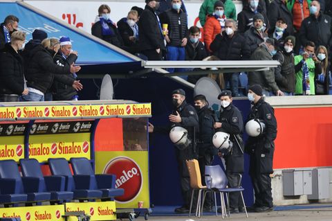 Die Polizei soll noch auf den Rängen ermittelt und einzelne Fans befragt haben