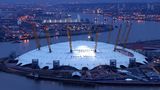 Rogers entwarf auch den Millennium Dome in London. Das Dach der Halle mit einer Kapazität von 40.000 Personen hat einen Durchmesser von 320 Metern.