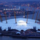 Rogers entwarf auch den Millennium Dome in London. Das Dach der Halle mit einer Kapazität von 40.000 Personen hat einen Durchmesser von 320 Metern.