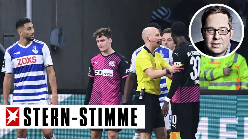 Schiedsrichter Nicolas Winter spricht mit dem Spieler Aaron Opoku