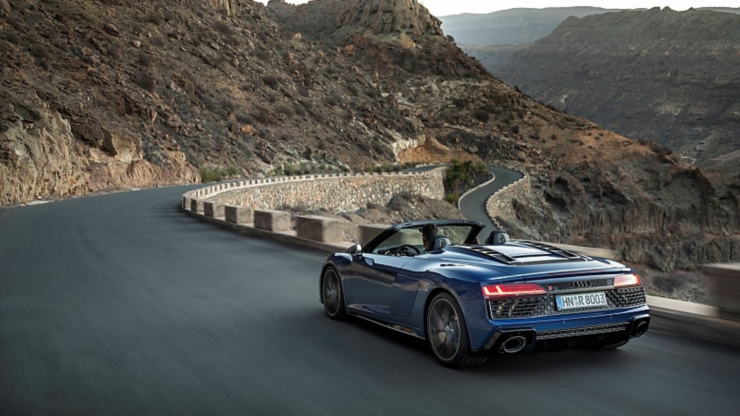 Color report: Audi R8 V10 RWD Performance Spyder: sound body