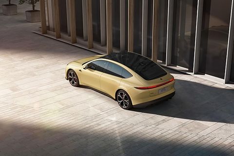 Der Nio ET5 tritt in Konkurrenz zu Teslas Model 3.