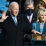 Joe Biden legt er neben der neuen US-First Lady Jill Biden den Amtseid ab