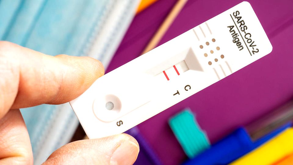 Omikron: Bild eines positiven Corona-Schnelltests