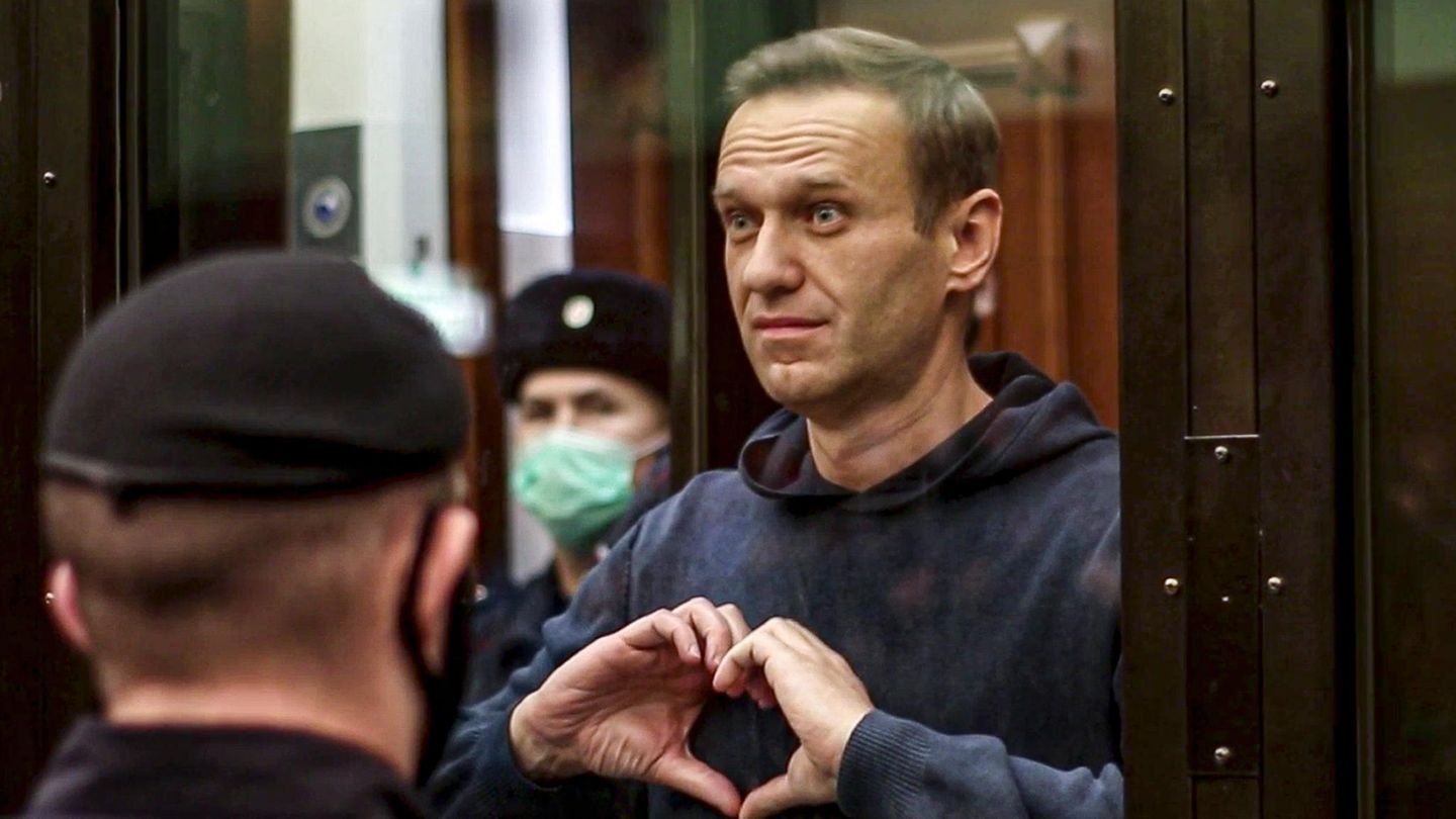 02. Februar: Gericht verurteilt Kremlgegner Nawalny zu dreieinhalb Jahren Haft Der Kremlgegner Alexej Nawalny ist von einem Gericht in Moskau zu dreieinhalb Jahren Straflager verurteilt worden. Der 44-Jährige habe gegen Bewährungsauflagen in einem früheren Strafverfahren verstoßen, teilte die Richterin mit. Das Verfahren steht als politisch motiviert in der Kritik.
