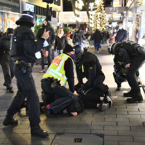 13 verletzte Einsatzkräfte bei Corona-Demo in Mannheim