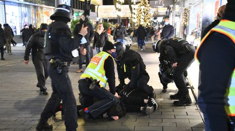13 verletzte Einsatzkräfte bei Corona-Demo in Mannheim