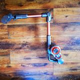 Das Rohr lässt sich mit einem Handgriff abknicken.