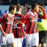 Nach 26 Minuten im Testspiel des AC Mailand gegen Pro Patria reicht es Kevin-Prince Boateng (3.v.r.).