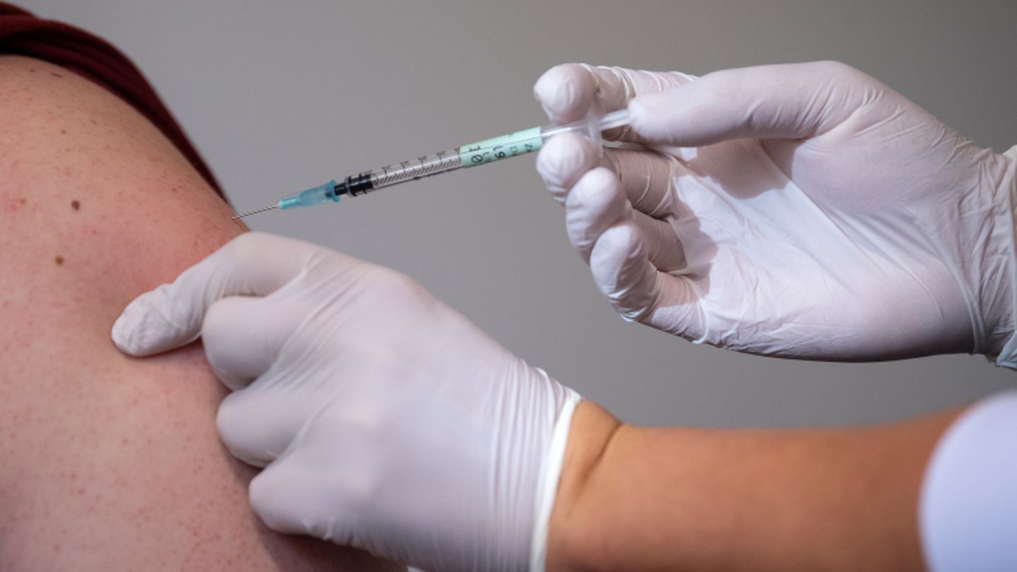 Because of Omikron: Stiko recommends booster vaccinations after three months