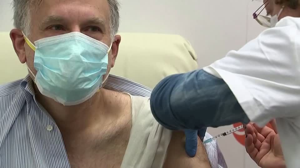 Debatte um Impfpflicht: Höhere Kassenbeiträge für Ungeimpfte? Warum die Idee so brisant ist