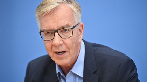 Linken-Fraktionschef Dietmar Bartsch kritisiert Corona-Maßnahmen