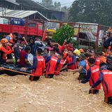 Rettungskräfte evakuieren Anwohner. Zehntausende Menschen waren vor dem Taifun auf der Flucht, etwa 2,4 Millionen Menschen seien betroffen, teilte das Amt der Vereinten Nationen für die Koordinierung humanitärer Angelegenheiten (OCHA) mit. 684.000 Menschen seien vertrieben und 139.000 Häuser beschädigt worden.