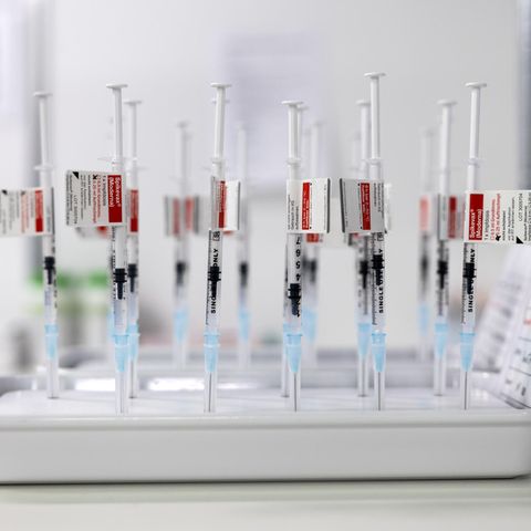 Omikron ist auf dem Vormarsch: Kommt die vierte Impfung?