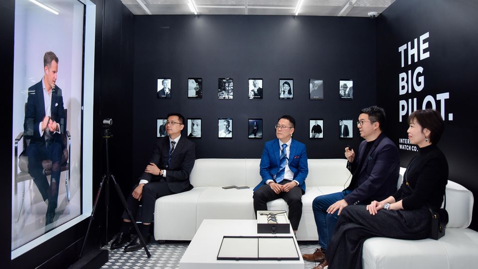 IWC, Hersteller für Luxusuhren, nutzte Portl, um seinen CEO Christoph Grainger-Herr von der Schweiz nach Shanghai für Live-Meetings während einer großen Uhrenmesse zu beamen