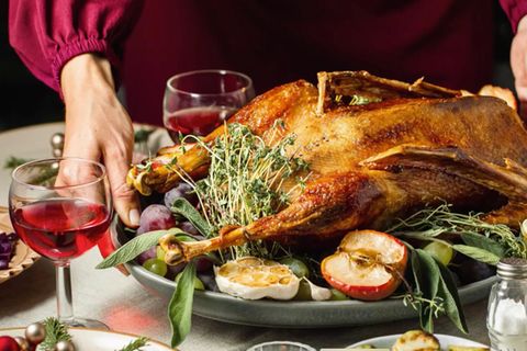 Leckere Ente zu Weihnachten: So kommt der Vogel knusprig aus dem Ofen