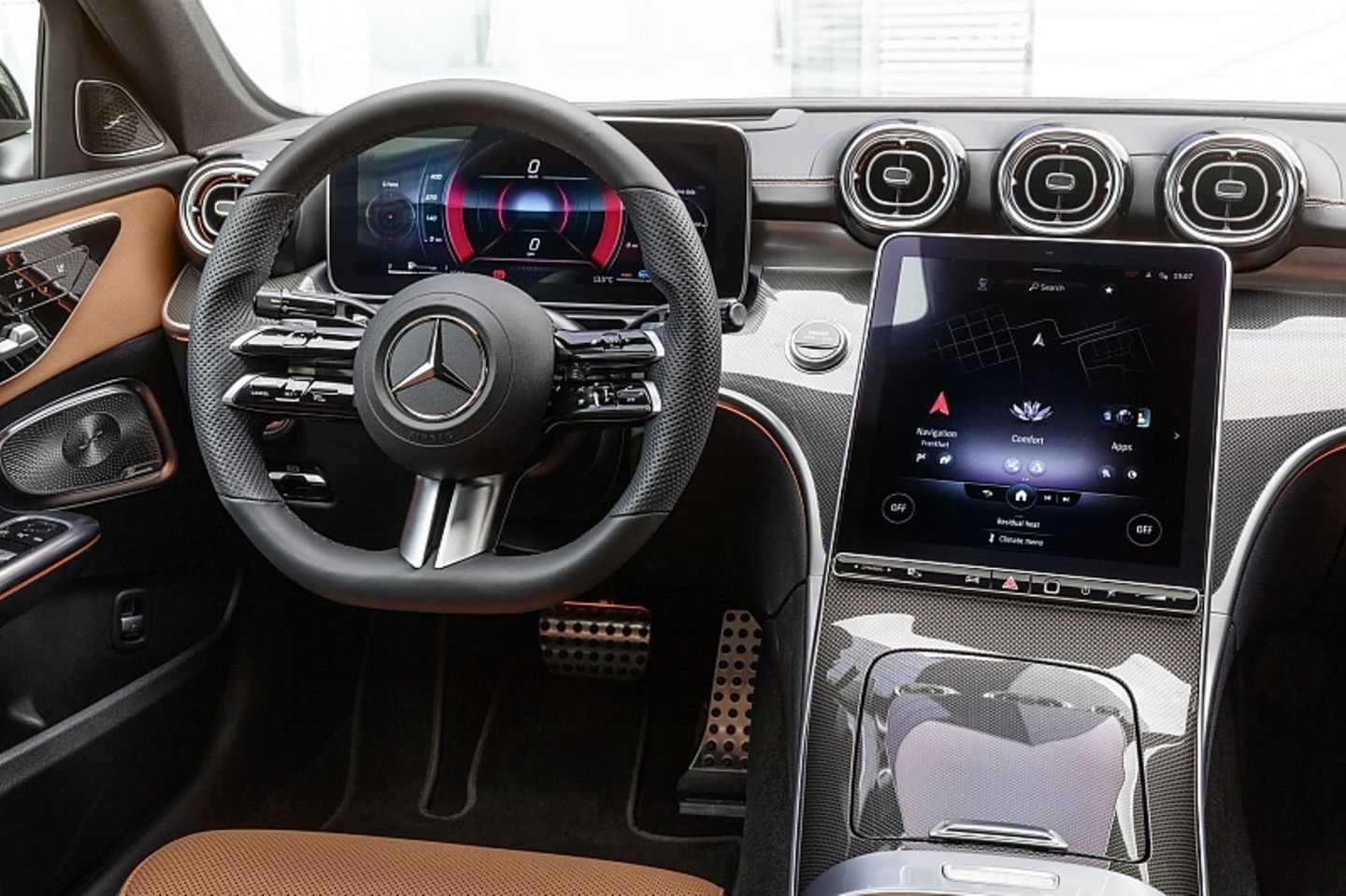 Das Cockpit des neuen Mercedes GLC wird weitgehend dem der C-Klasse entsprechen