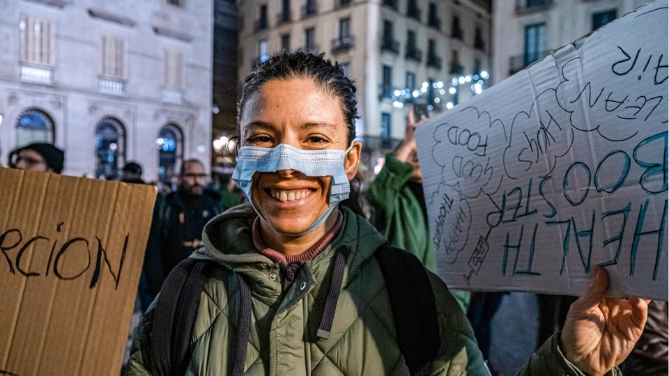 Demonstrant gegen Maskenpflicht in Spanien