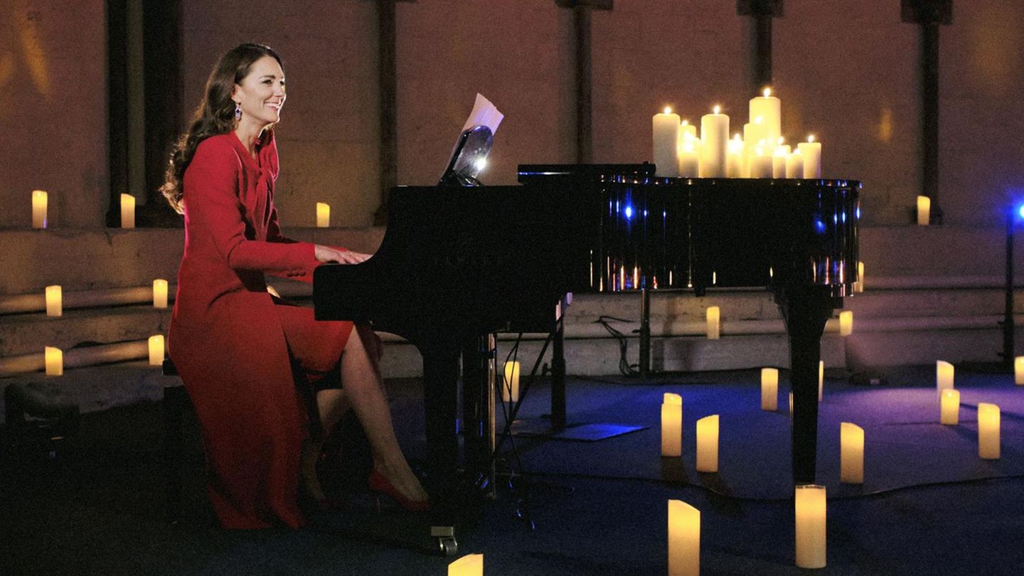 Royals: Great performance – Duchess Kate plays the piano in public