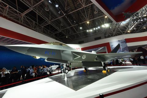 Auf Messen wird schon der Nachfolger des Mighty Dragon die J-31 als Modell gezeigt.