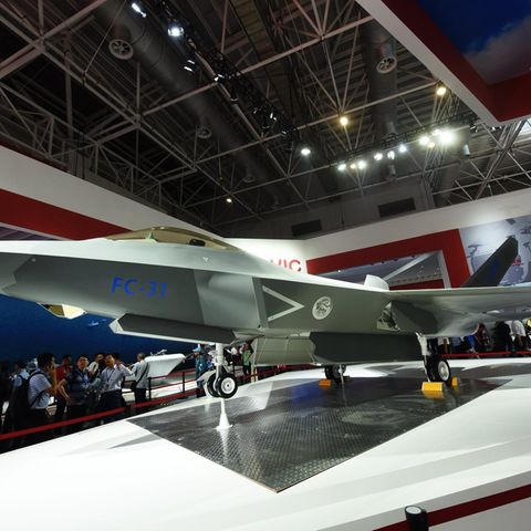 Auf Messen wird schon der Nachfolger des Mighty Dragon die J-31 als Modell gezeigt.