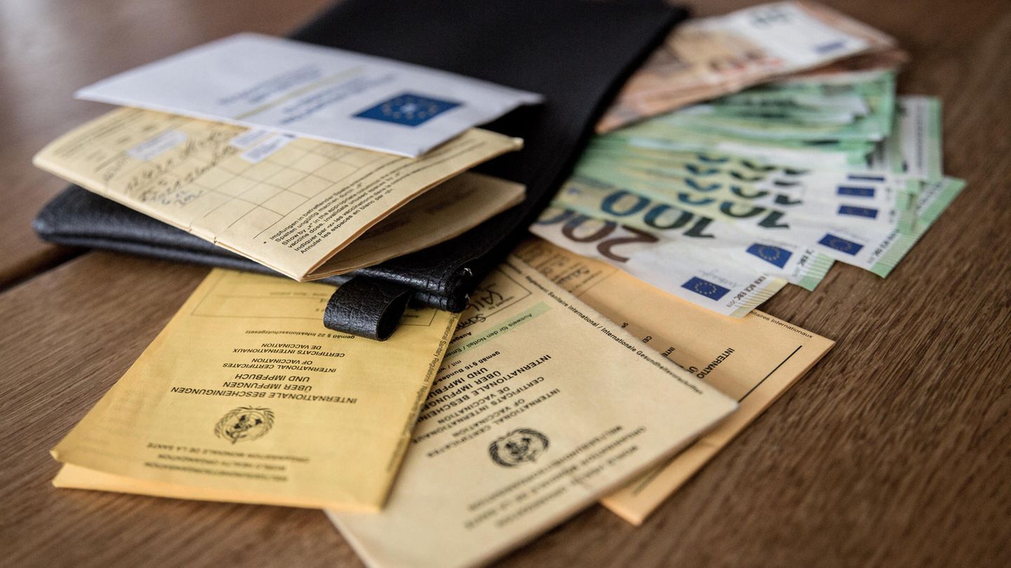 Lots of forged vaccination certificates – more than 11,000 investigations are ongoing