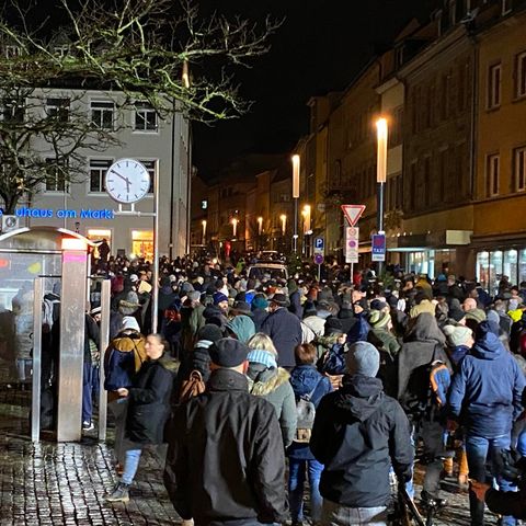 Bei Anti-Corona-Protesten in Schweinfurt wurde ein Kind verletzt
