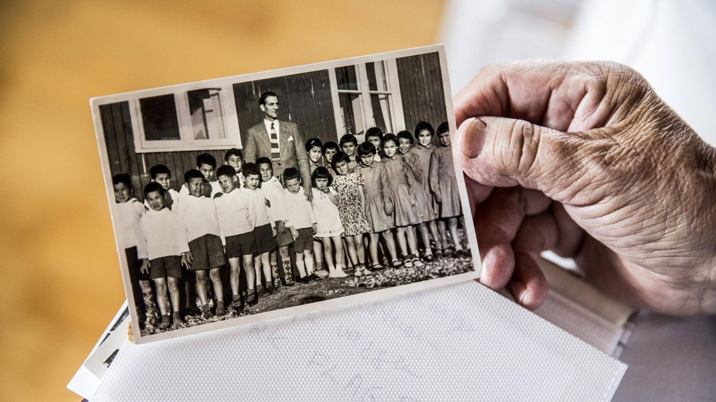 Ein Foto der Überlebenden Helene Thiesen zeigt die Gruppe der Kinder, die wieder zurück in Grönland im Kinderheim sind