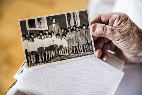 Ein Foto der Überlebenden Helene Thiesen zeigt die Gruppe der Kinder, die wieder zurück in Grönland im Kinderheim sind