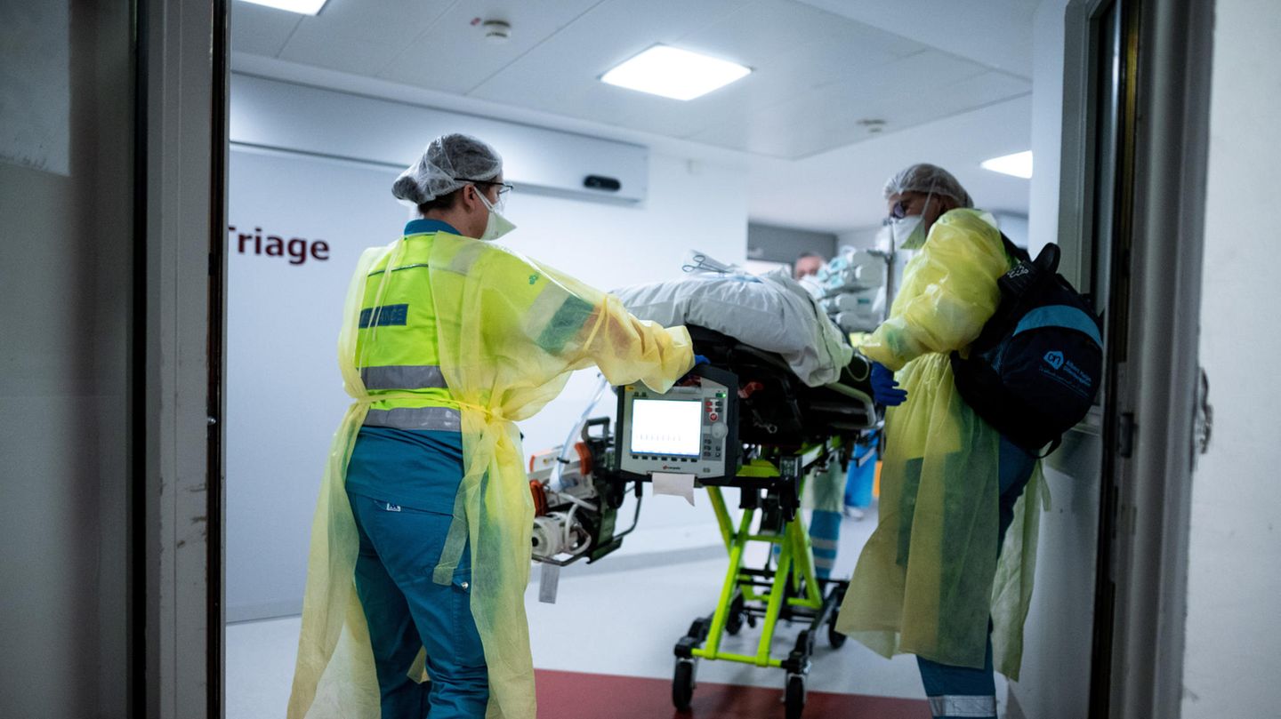 Bei der Triage entscheiden Ärzte, wer behandelt werden kann und wer nicht