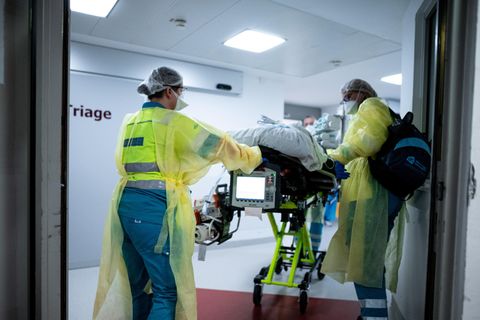 Bei der Triage entscheiden Ärzte, wer behandelt werden kann und wer nicht