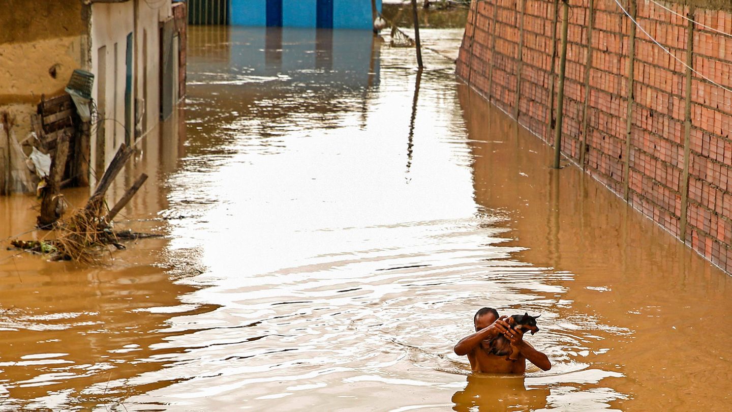 Schwere Überschwemmungen im brasilianischen Bundesstaat Bahia Schwere Überschwemmungen im brasilianischen Bundesstaat Bahia