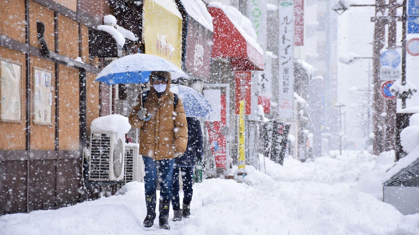 Heftige Schneefälle in Japan
