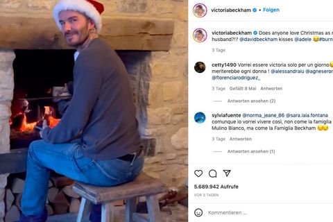 David Beckham sitzt mit einer Weihnachtsmannmütze vor einem Kamin