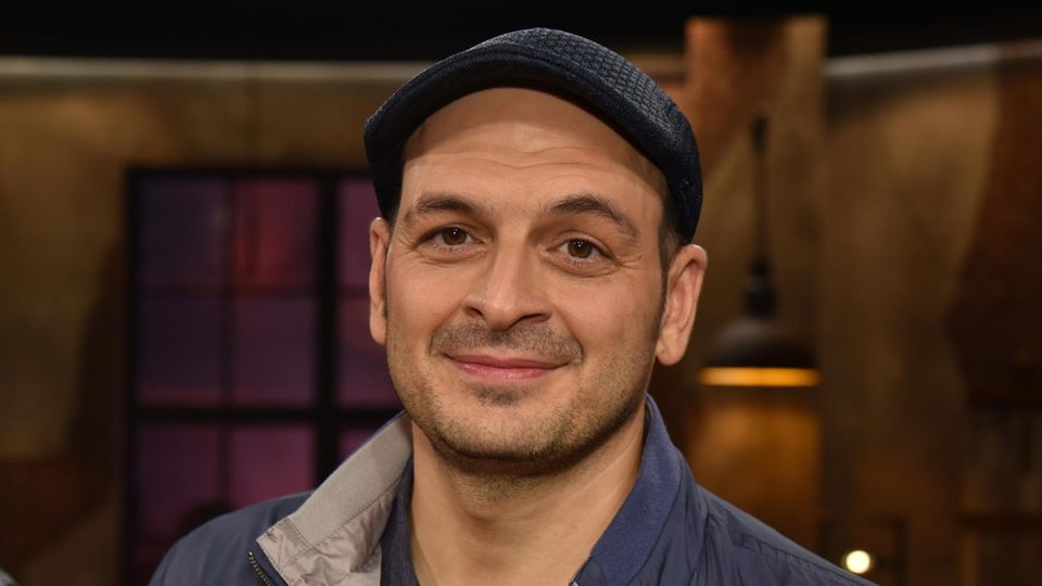 Kaya Yanar äußert sich in emotionaler Videobotschaft zum Tod von Mirco Nontschew Kaya Yanar