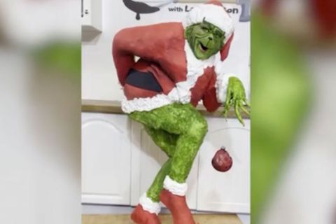 Nach Jim Carreys Ebenbild: Konditorin kreiert über 100 Kilogramm schweren Grinch aus Kuchen