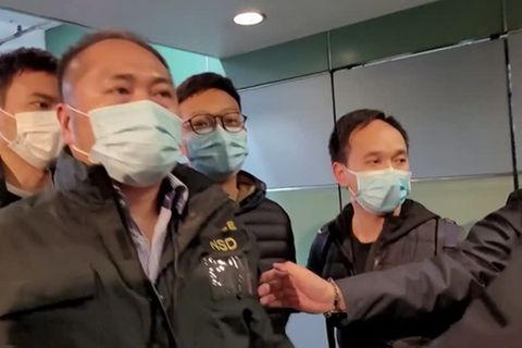 Hongkong: Schlag gegen Pressefreiheit: Mehrere Journalisten bei Razzia festgenommen