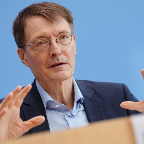 Bundesgeunsdheitsminister Karl Lauterbach warnt vor zu niedrig angegebenen Inzidenzen