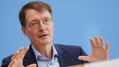 Bundesgeunsdheitsminister Karl Lauterbach warnt vor zu niedrig angegebenen Inzidenzen