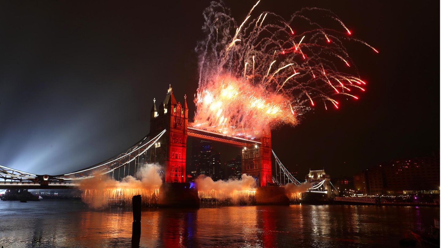 Despite Corona record infections: Boris Johnson gives the green light for “cautious” New Year’s Eve celebrations