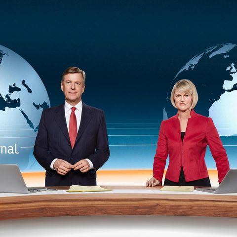 Claus Kleber und Gundula Gause im "heute journal"-Studio