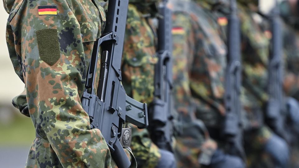 Bundeswehrsoldaten beim Appell