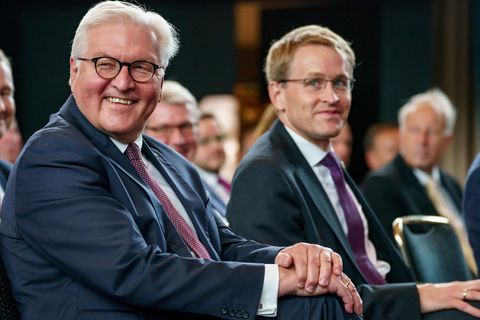 Bundespräsident Frank-Walter Steinmeier (l.) und Schleswig-Holsteins Ministerpräsident Daniel Günther (CDU)